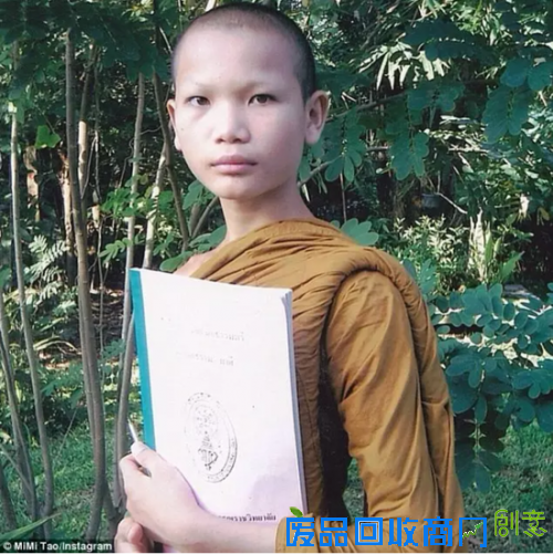 和尚变性后当模特 代言内衣走红