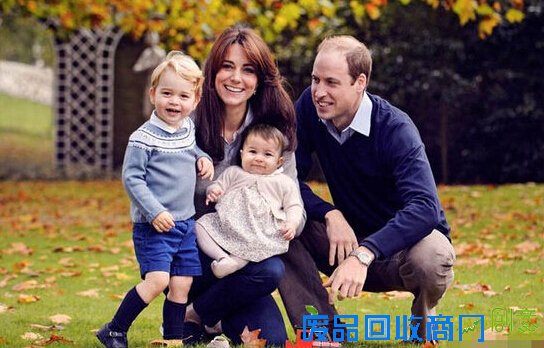 威廉王子凯特王妃分享全家照 小公主小王子超可爱（图）