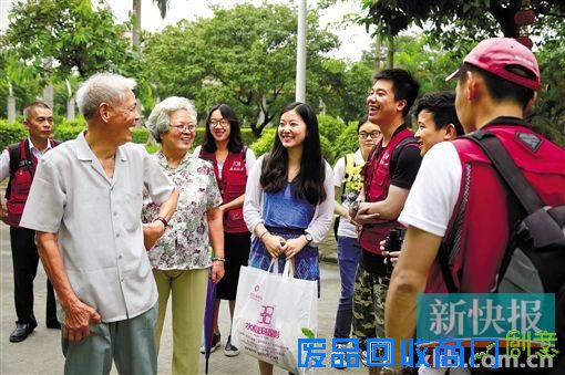 ■拍好广州志愿服务队为银发老人拍摄金婚照。