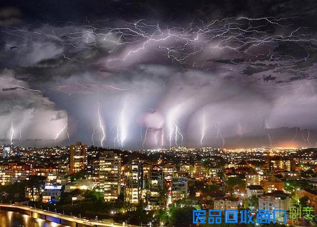 【图】场面震撼！摄影师抓拍10万道闪电 又美又恐怖