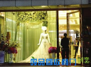 准新娘婚纱照交全款突然分手 店铺老板拒不退款(组图)-人间百态-社会频