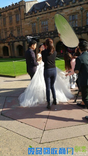 刘强东奶茶妹妹巴黎大学拍婚纱照 盘点娱乐圈忘年恋