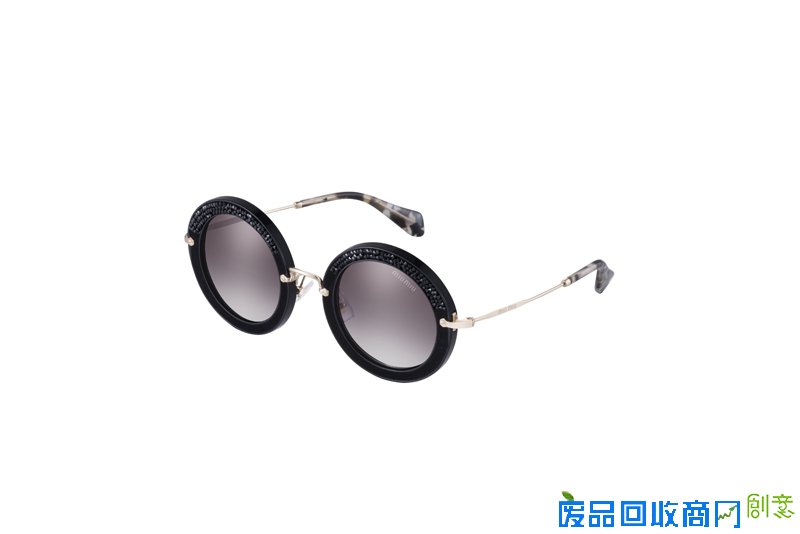 全新Miu Miu眼镜系列创意发布