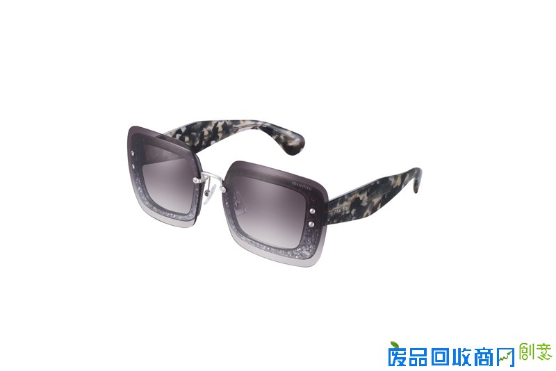 全新Miu Miu眼镜系列创意发布