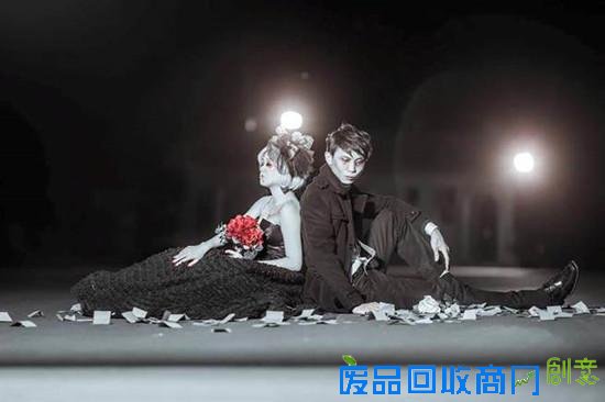 新人在公墓拍另类婚纱照 4个月后离婚(组图)-人间百态-社会频道-中工网