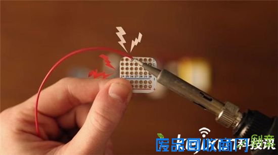 Netflix新推智能DIY袜子 操控视频播放