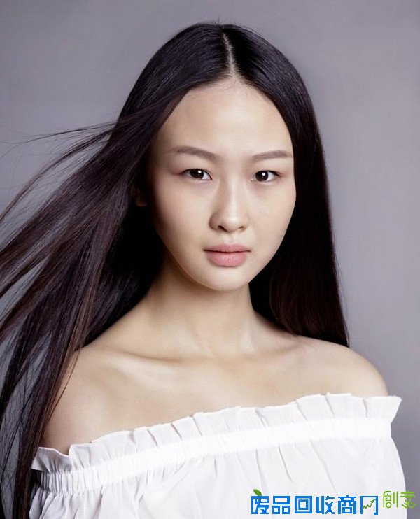 这胸罩太抢眼原来用了周星驰的创意