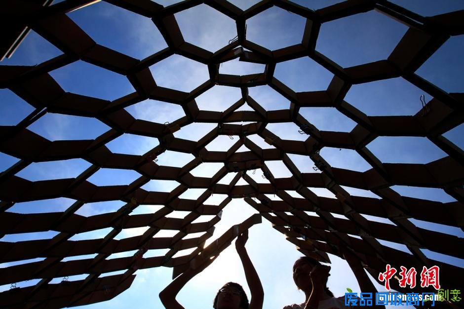 哈工大举办“建造大赛” 创意造型引关注(图)