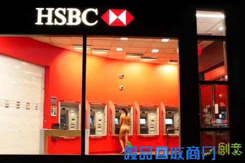 法国女摄影师全裸街拍，挑战人类视觉极限！