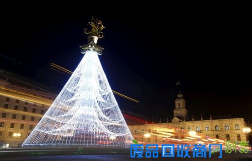 光影梦幻创意无限 看全球最美的那些圣诞树(图)