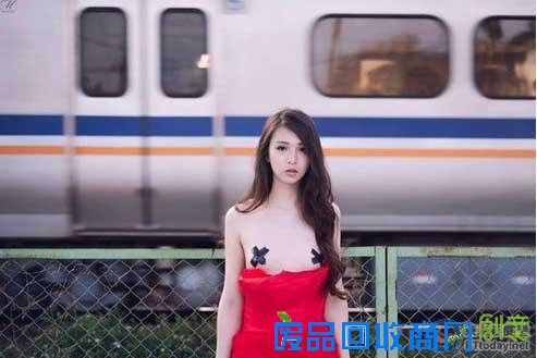 模特拍半裸婚纱照美到窒息但事实却不是你想的那样poy弱爆