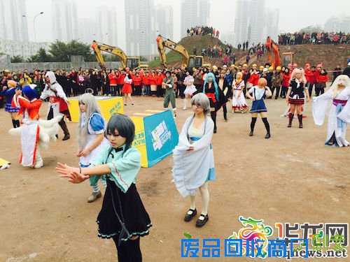 开工仪式上的cosplay表演带领大家走进二次元的世界。