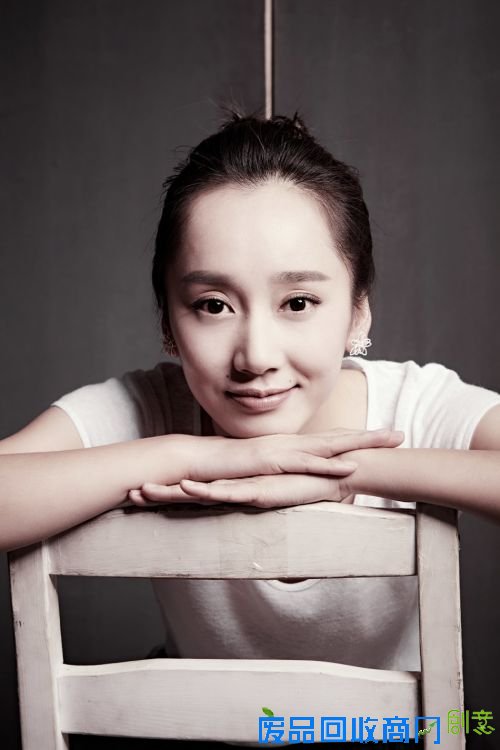 组图：董晴曝冬日唯美写真 化身芭蕾舞伶显优雅