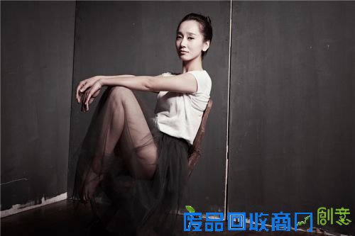 组图：董晴曝冬日唯美写真 化身芭蕾舞伶显优雅