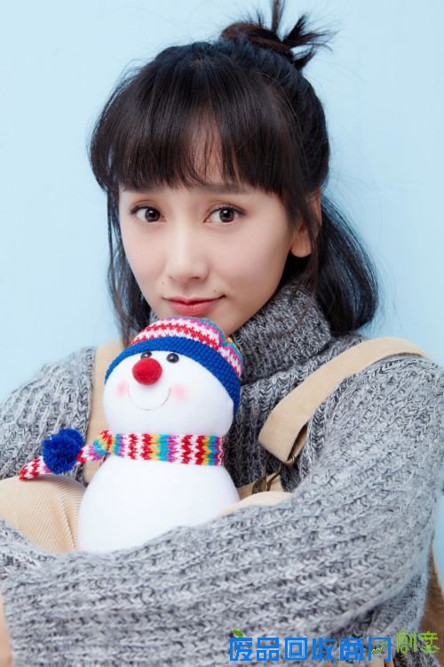 组图：董晴曝冬日唯美写真 化身芭蕾舞伶显优雅