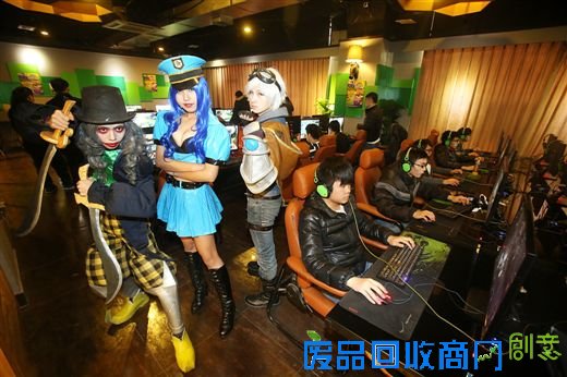 《英雄联盟》COSER为电子竞技比赛助阵