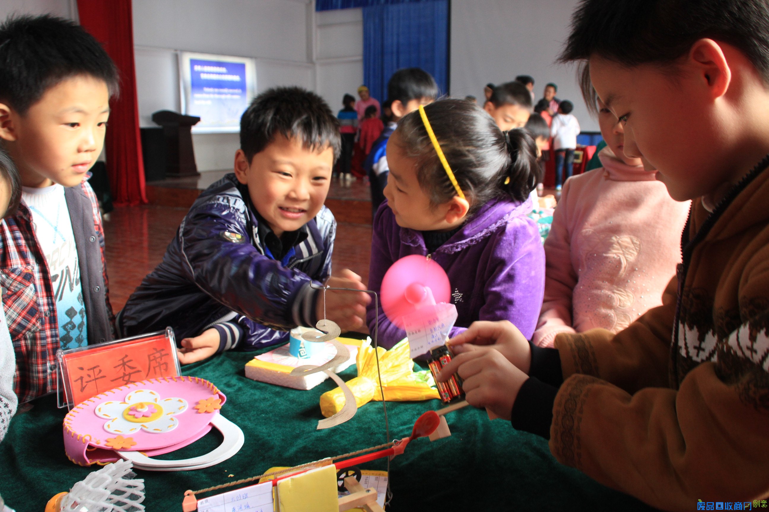 近日,灵宝市河滨小学举行了以