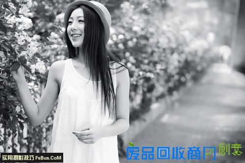 打造清纯甜美风 午后花墙少女