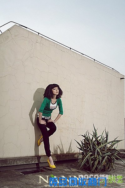 照相如何摆姿势 学习美女模特拍照姿势大全╭★肉丁网