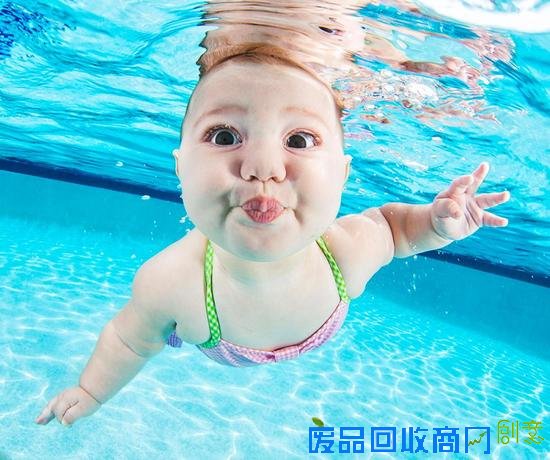 美摄影师发布作品集《水中萌娃》暖化人心(1/13)