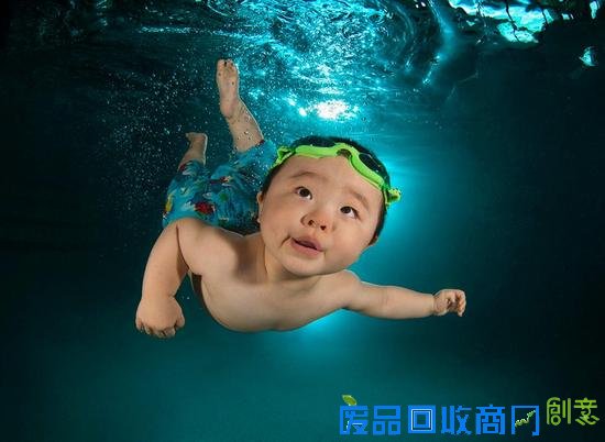 美摄影师发布作品集《水中萌娃》暖化人心(1/13)