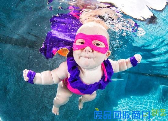 美摄影师发布作品集《水中萌娃》暖化人心(1/13)