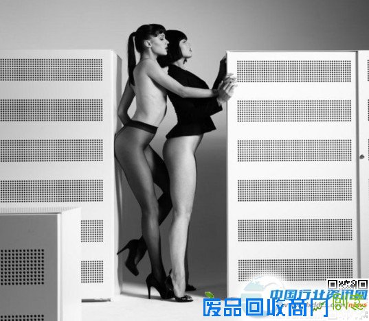  赤裸美女的同性重口味迷情照【图】