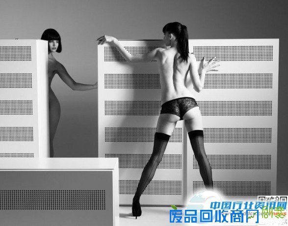  赤裸美女的同性重口味迷情照【图】