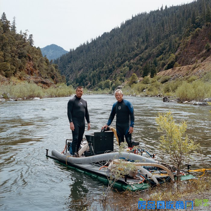 美摄影师记录荒野淘金者奇趣生活(图) 美摄影师记录荒野淘金者奇趣生活(图)