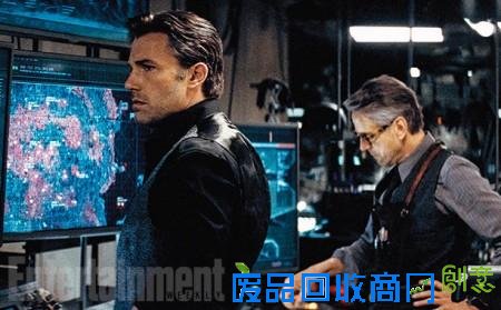 《蝙蝠侠大战超人》曝光高科技“蝙蝠洞”