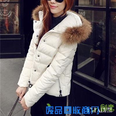 冬天瘦小女孩羽绒服时尚搭配图片 小个子女生看过来