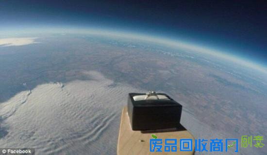 加拿大男子浪漫创意求婚送婚戒上了太空