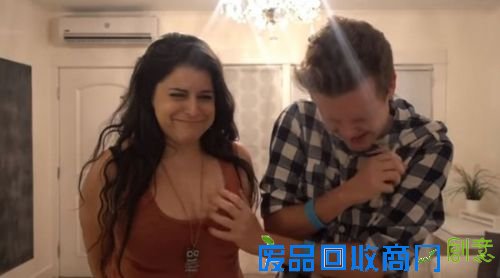 男同性恋体验摸妹子胸部