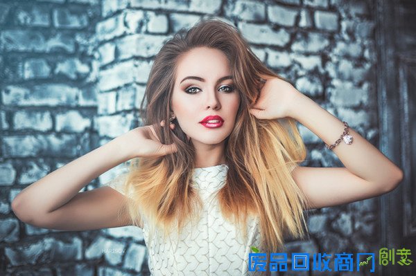 俄罗斯摄影师拍摄的私房美女 身材就该骄傲秀出来