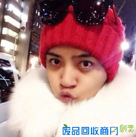 罗志祥搞怪的时候真的太多了！这类照片简直信手捏来。