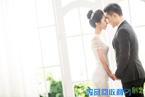 照婚纱照为什么选择和他浪漫拥吻