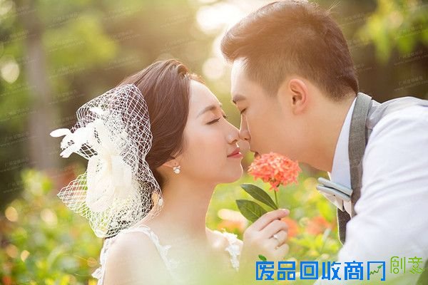 照婚纱照为什么选择和他浪漫拥吻