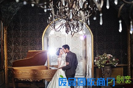 八月照相馆介绍什么样的内景婚纱照最好看