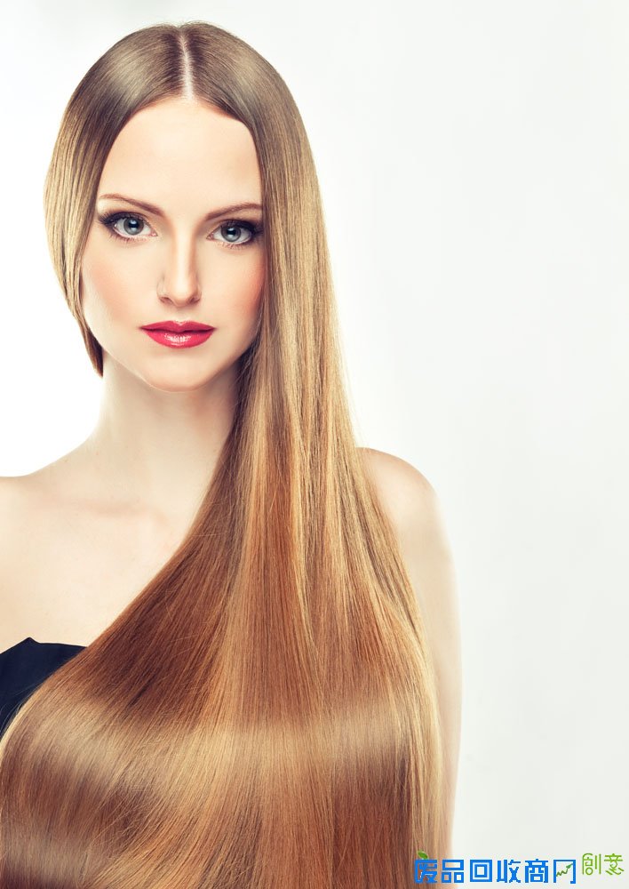 金色长发美女图片