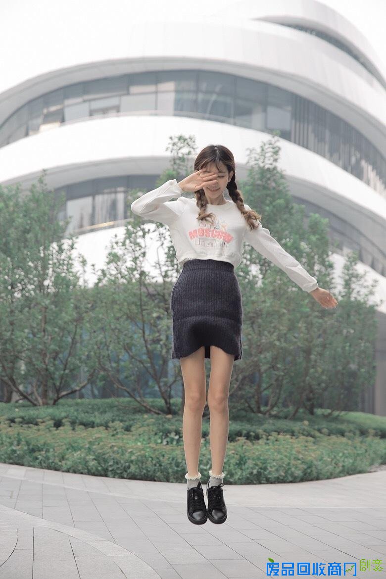 酷似林志玲校花秀新照 玩悬浮长腿模样清纯可爱很诱人