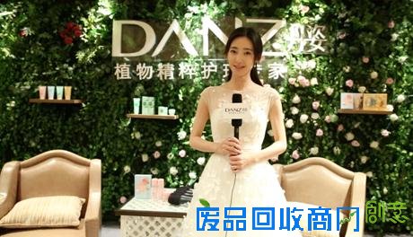 丹姿携手王丽坤，完美打造女神“素”成记