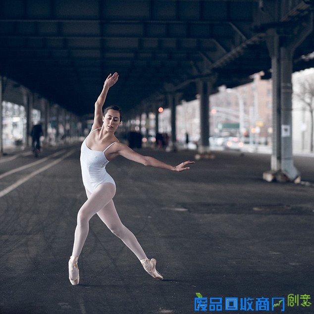 美摄影师拍芭蕾舞者与现代都市引热捧 美摄影师拍芭蕾舞者与现代都市引热捧