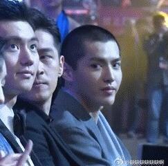 吴亦凡与小宁两人眼神传