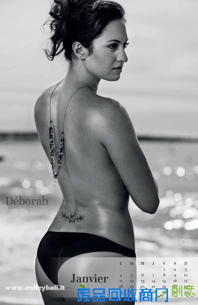 2016将至,效力于意大利、法国及德国女排俱乐部的众多美女们争相为自己的球队拍摄性感年历。皮西尼尼携手队友为卡萨尔马焦雷(Pomi Casalmaggiore)俱乐部拍摄了2016年年历,塞尔维亚的布尔萨奇则与队友联袂为法甲戛纳女排拍摄了比基尼性感台历,而荷兰美女二传迪耶科玛出境为德甲德累斯顿女排俱乐部拍摄的2016性感年历也随即曝光。br //p