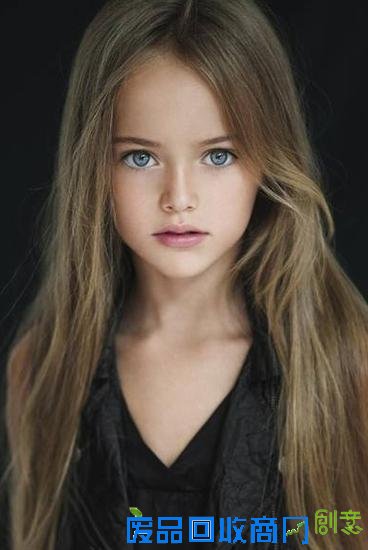 俄罗斯9岁女模被赞世界第一美少女 热爱旅行拍照