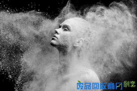 面粉与舞者的激情碰撞，人体力量之美竟如此震撼