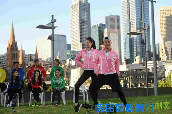 《跑男3》女神来踢馆 郑恺趣味拍照精彩不停