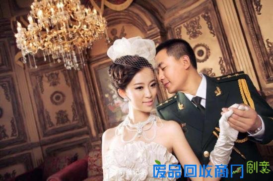 军人晒唯美军装婚纱照 萌娃抢镜