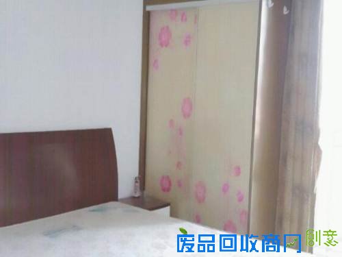 西乡地铁步行十分钟,楼下沃尔玛