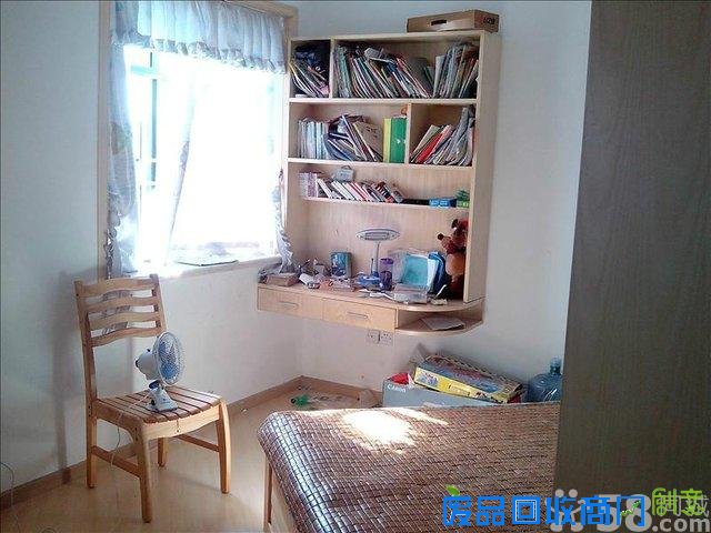 西乡地铁口5分钟,旁边就是菜市场